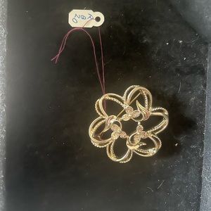 Sarah Coventry Fleurette vintage brooch